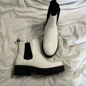 NWOT Dirty Laundry White Chelsea Boots